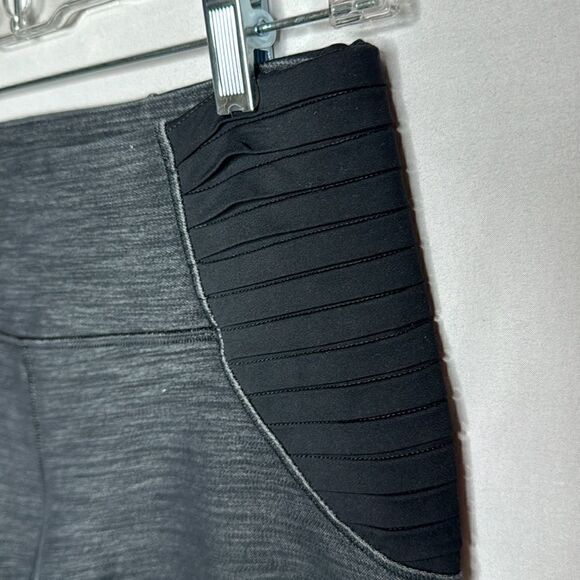 Lululemon Aphrodite Crop Heathered Black/Grey Crop Pants. Size 8. - Picture 7 of 8